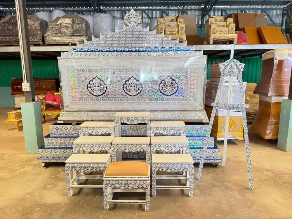 บริการเช่าโลงเย็นสีขาวพร้อมชุดเก้าอี้พิธีศพ - suwancoffin