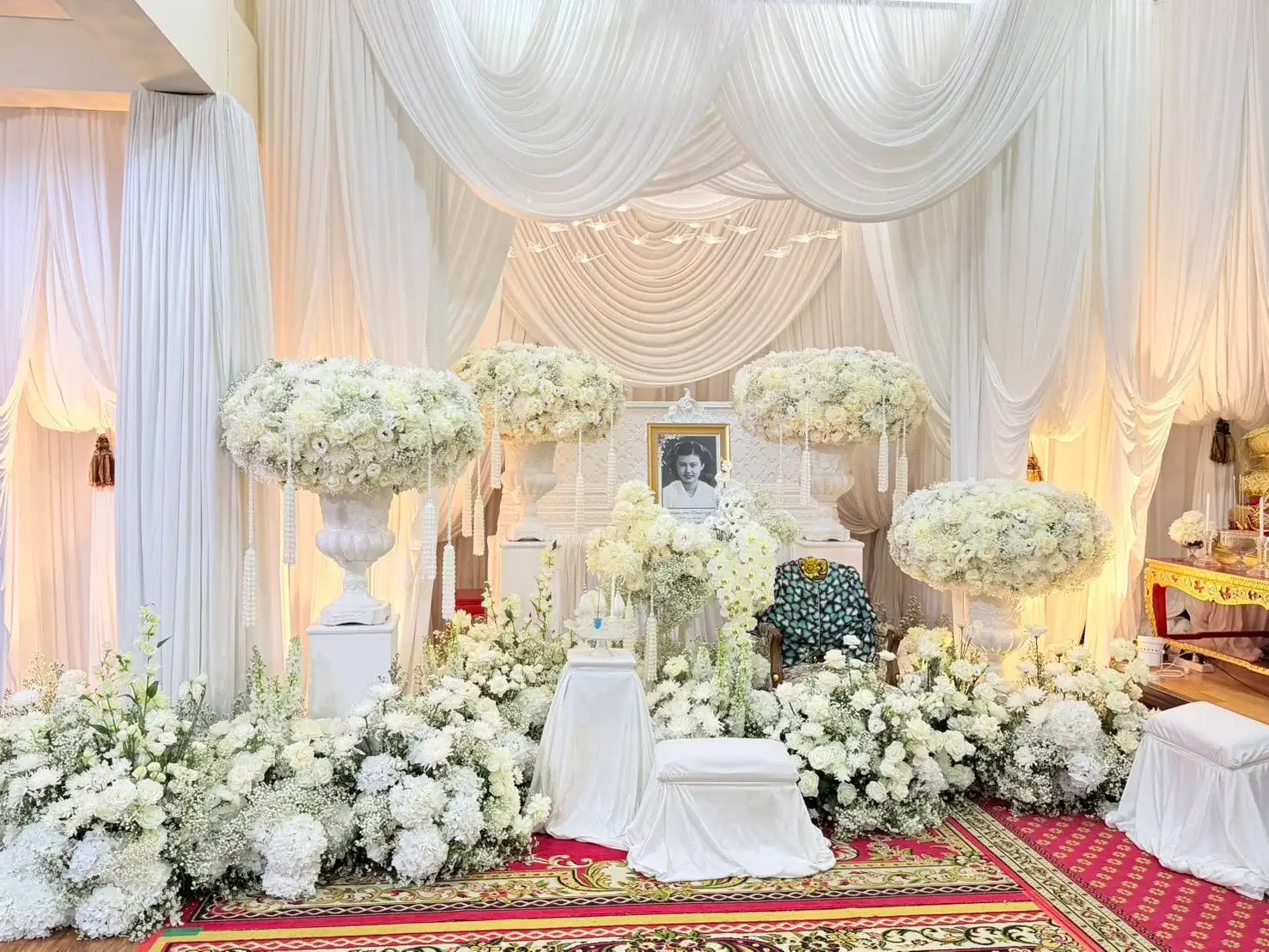 premium-coffin-with-flower-package (3)